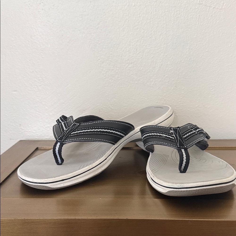Clarks Cushion Soft Men's Black and Gray Thong Flip-Flops